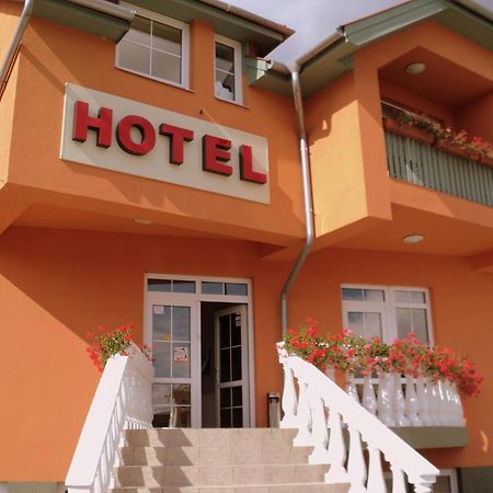 Nimrod Hotel Es Etterem Mosonmagyaróvár 외부 사진