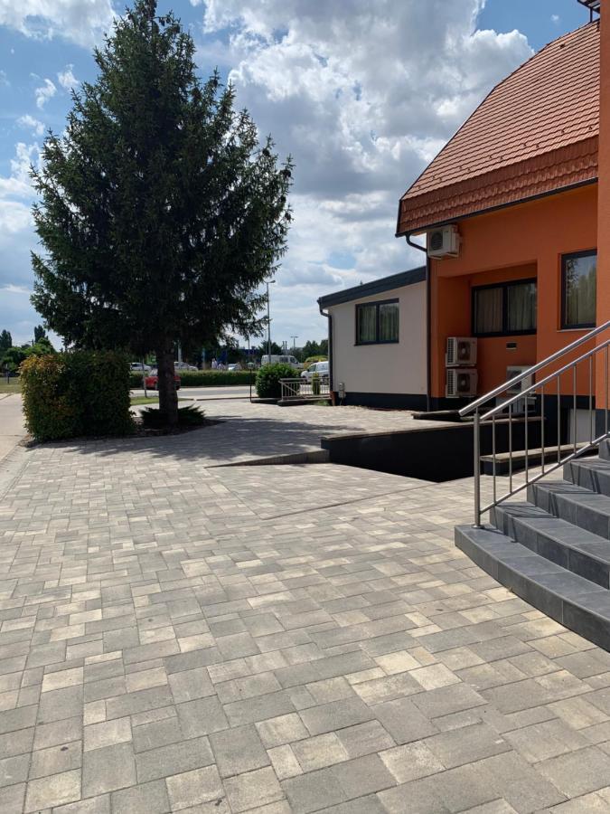 Nimrod Hotel Es Etterem Mosonmagyaróvár 외부 사진