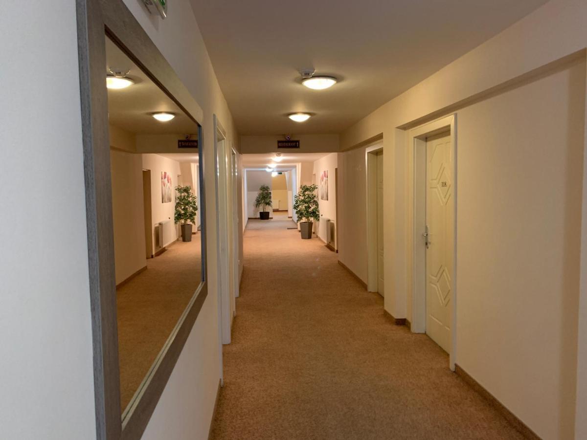 Nimrod Hotel Es Etterem Mosonmagyaróvár 외부 사진
